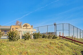 Swim, Golf & Relax: Luxe Townhome in Aptos