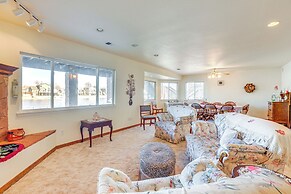 7 Mi to Dtwn Denver: Lakefront Gem w/ Dock!