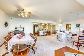 7 Mi to Dtwn Denver: Lakefront Gem w/ Dock!