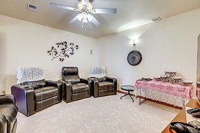 7 Mi to Dtwn Denver: Lakefront Gem w/ Dock!