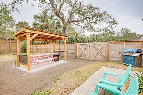 Walk to Beach: Getaway w/ Fire Pit in St Augustine