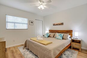 Walk to Beach: Getaway w/ Fire Pit in St Augustine