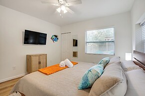 Walk to Beach: Getaway w/ Fire Pit in St Augustine