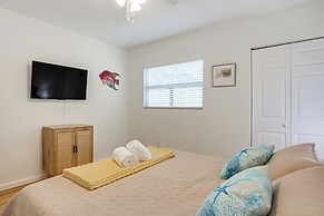 Walk to Beach: Getaway w/ Fire Pit in St Augustine