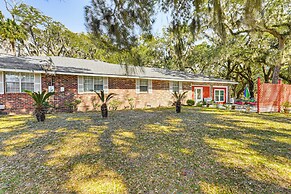 3 Mi to Dtwn Beaufort: Quiet Family Home w/ Yard