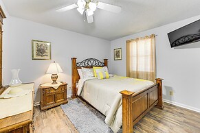 3 Mi to Dtwn Beaufort: Quiet Family Home w/ Yard