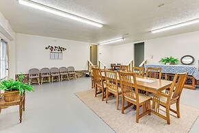 3 Mi to Dtwn Beaufort: Quiet Family Home w/ Yard