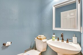 Luxe Mtn-view Mansion w/ Hot Tub in Phoenix!