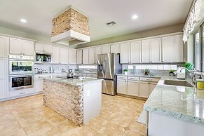 Luxe Mtn-view Mansion w/ Hot Tub in Phoenix!