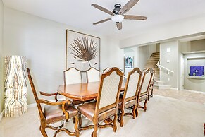 Luxe Mtn-view Mansion w/ Hot Tub in Phoenix!