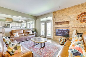 Luxe Mtn-view Mansion w/ Hot Tub in Phoenix!