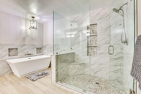 Luxe Mtn-view Mansion w/ Hot Tub in Phoenix!