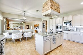 Luxe Mtn-view Mansion w/ Hot Tub in Phoenix!
