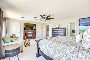 Luxe Mtn-view Mansion w/ Hot Tub in Phoenix!