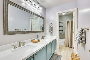 Luxe Mtn-view Mansion w/ Hot Tub in Phoenix!