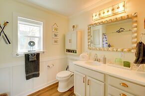 < 1/2 Mi to Beach: Gem w/ Lanai in Pass Christian