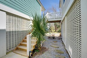 < 1/2 Mi to Beach: Gem w/ Lanai in Pass Christian