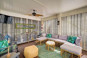 < 1/2 Mi to Beach: Gem w/ Lanai in Pass Christian