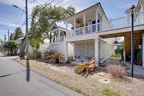 < 1/2 Mi to Beach: Gem w/ Lanai in Pass Christian