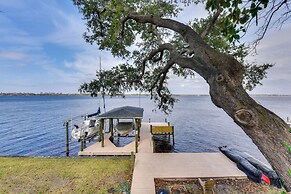 Hot Tub & Boat Dock: Getaway on Deer Point Lake!