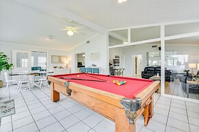 Hot Tub & Boat Dock: Getaway on Deer Point Lake!