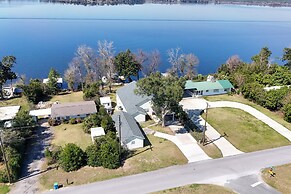 Hot Tub & Boat Dock: Getaway on Deer Point Lake!