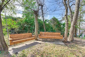 Hot Tub & Boat Dock: Getaway on Deer Point Lake!