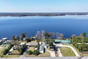 Hot Tub & Boat Dock: Getaway on Deer Point Lake!