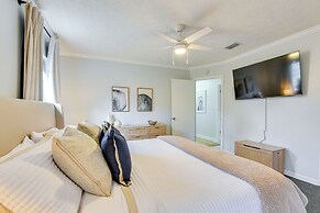 Hot Tub & Boat Dock: Getaway on Deer Point Lake!