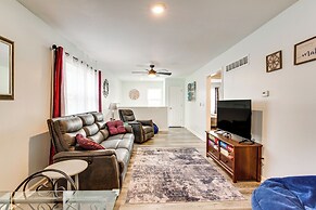 1 Mi to Truman Library: Apt w/ Large Yard!