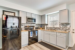 1 Mi to Truman Library: Apt w/ Large Yard!