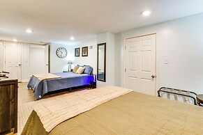 1 Mi to Truman Library: Apt w/ Large Yard!