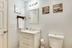 1 Mi to Truman Library: Apt w/ Large Yard!