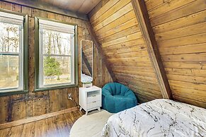 Hot Tub, Fire Pit & Patio: A-frame Stafford Cabin