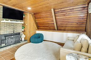 Hot Tub, Fire Pit & Patio: A-frame Stafford Cabin