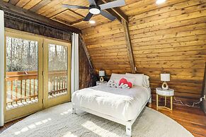 Hot Tub, Fire Pit & Patio: A-frame Stafford Cabin