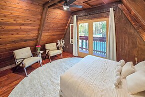 Hot Tub, Fire Pit & Patio: A-frame Stafford Cabin