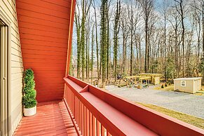 Hot Tub, Fire Pit & Patio: A-frame Stafford Cabin