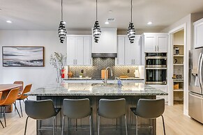 4 Mi to Sand Hollow State Park: Hurricane Townhome