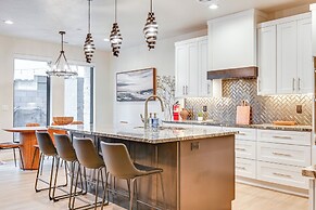 4 Mi to Sand Hollow State Park: Hurricane Townhome