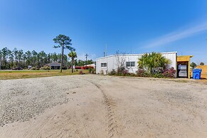 Walk to Lake: Fishing Retreat in Wewahitchka