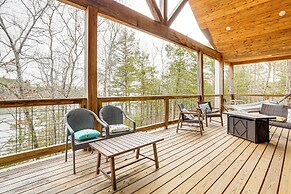 Lake Views & Golf Access at Secluded Drasco Lodge