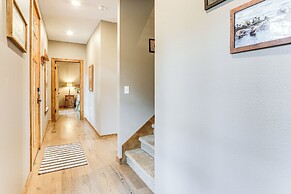 Lake Views & Golf Access at Secluded Drasco Lodge