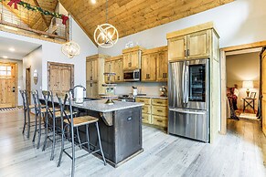 Lake Views & Golf Access at Secluded Drasco Lodge