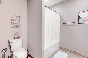 Lake Views & Golf Access at Secluded Drasco Lodge