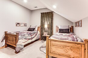 Lake Views & Golf Access at Secluded Drasco Lodge