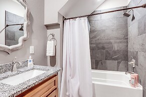 Lake Views & Golf Access at Secluded Drasco Lodge