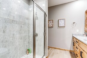 Lake Views & Golf Access at Secluded Drasco Lodge