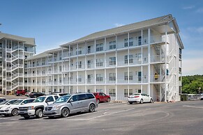 Pool & Lake Access: Family Getaway in Osage Beach