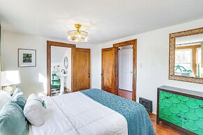 5 Mi to Marion Reservoir: Wizard of Oz-themed Home